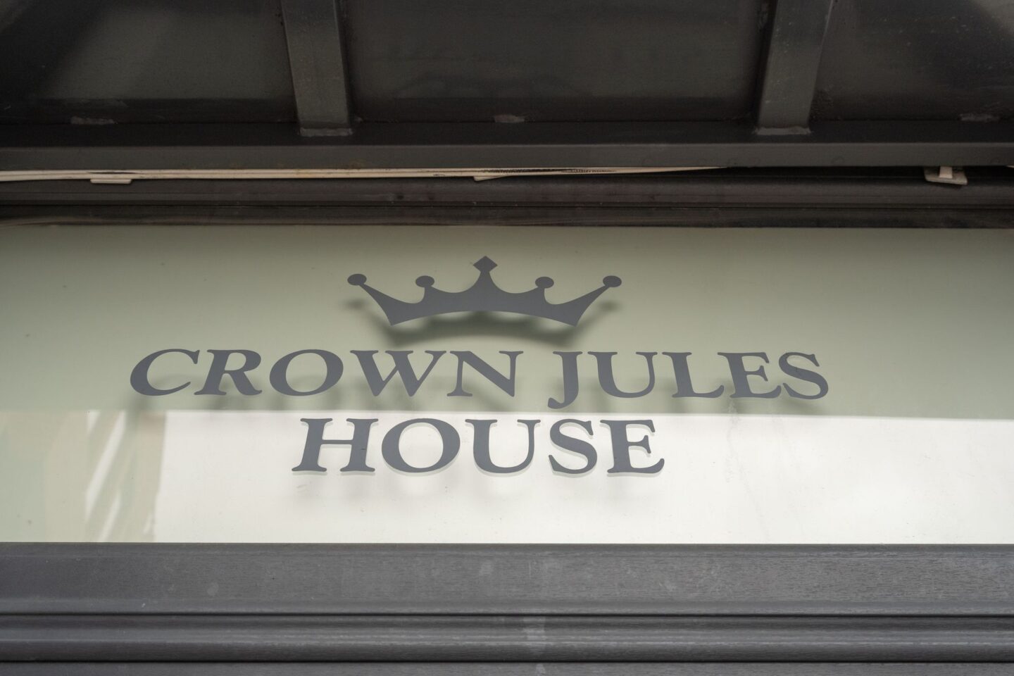 2CrownJulesHouse-2.jpg