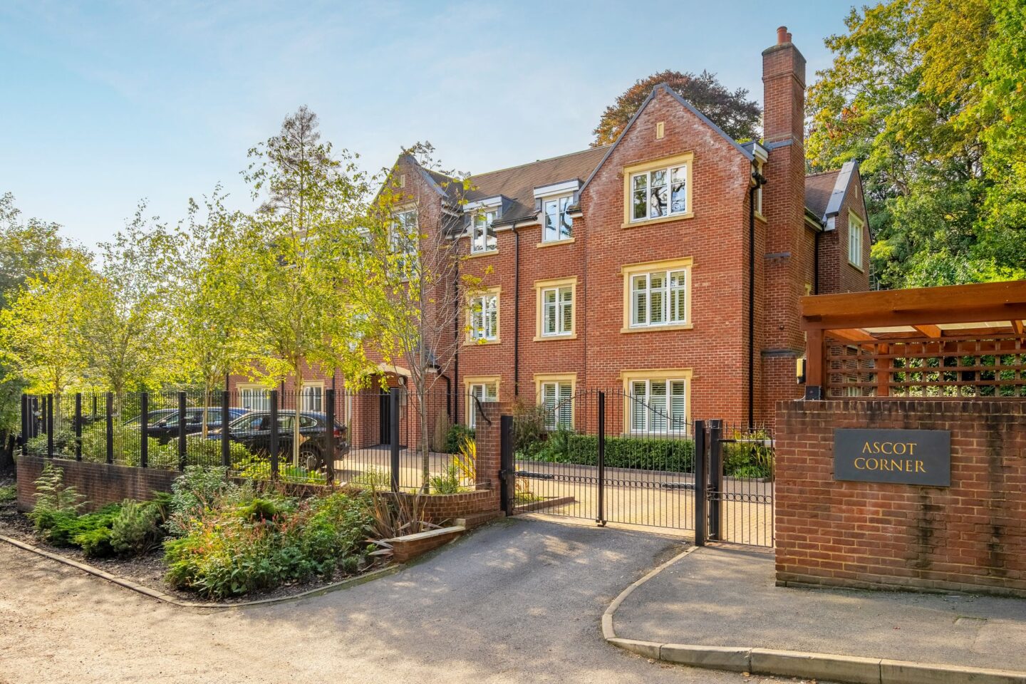 Ascot Corner, Ascot