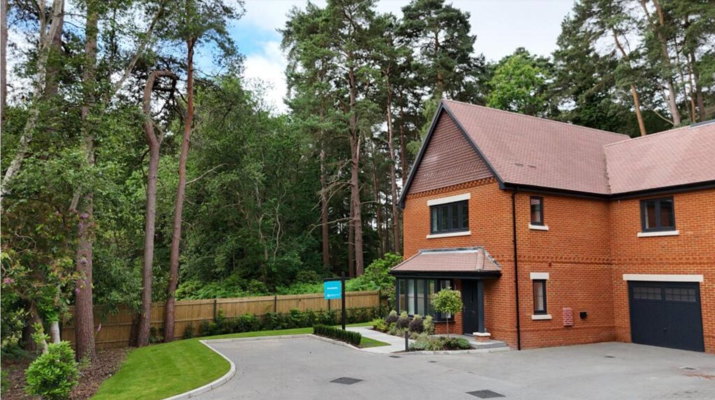 Westwood Grove, Ascot
