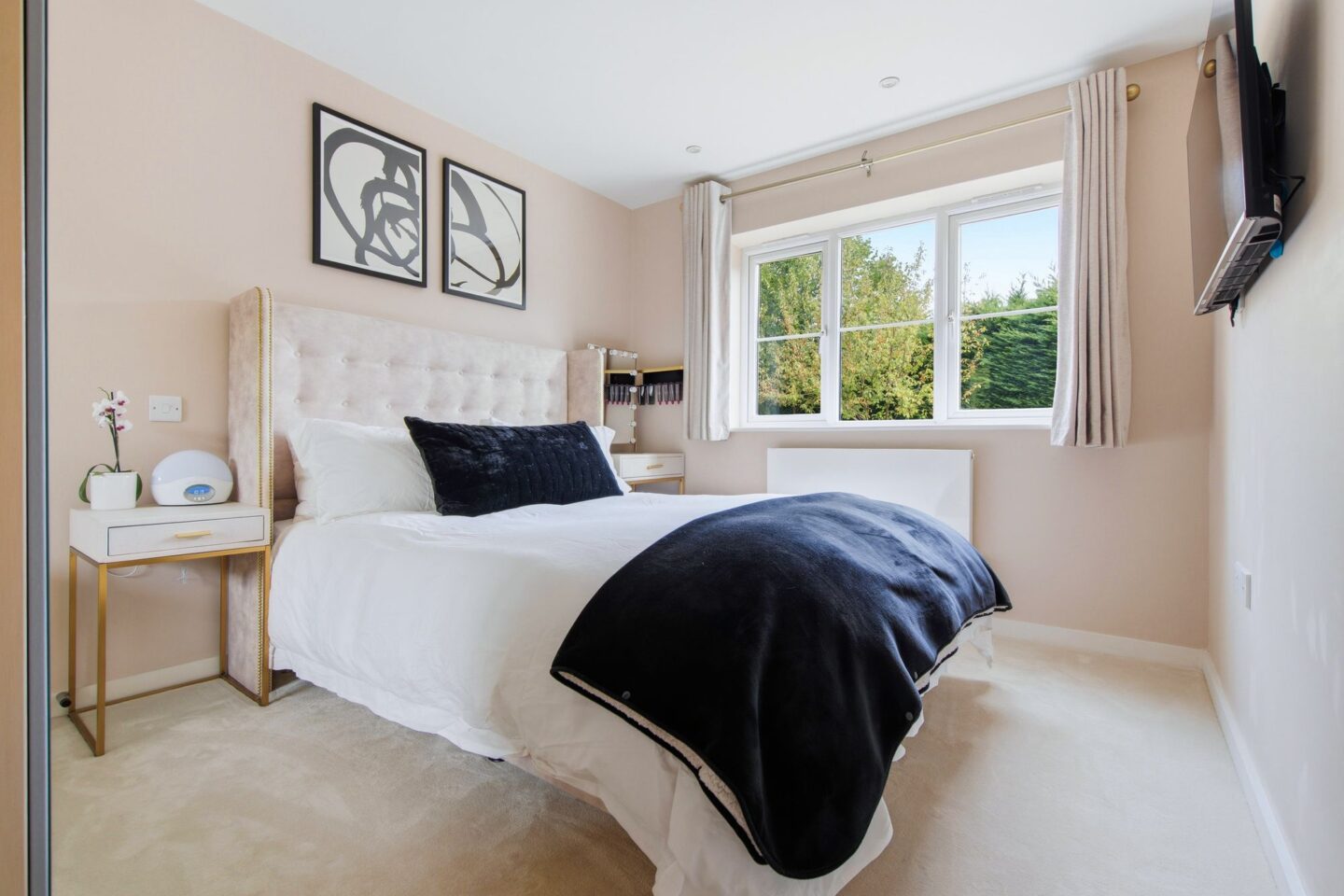 bed1.jpg