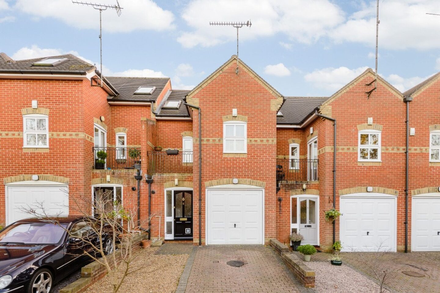 Long Hill Road, Ascot, SL5
