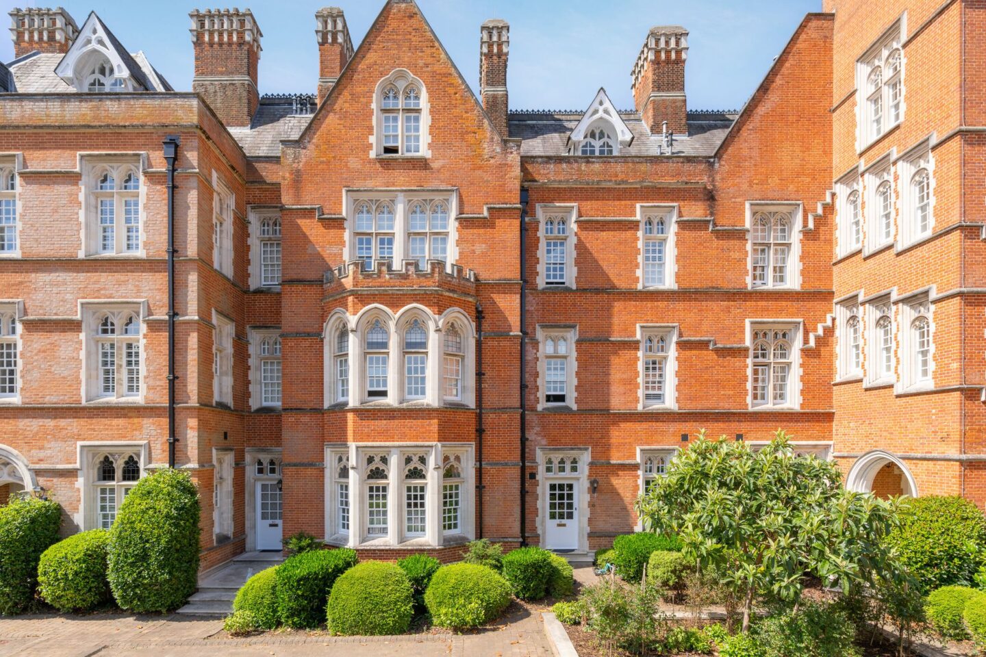 Holloway Drive, Virginia Water