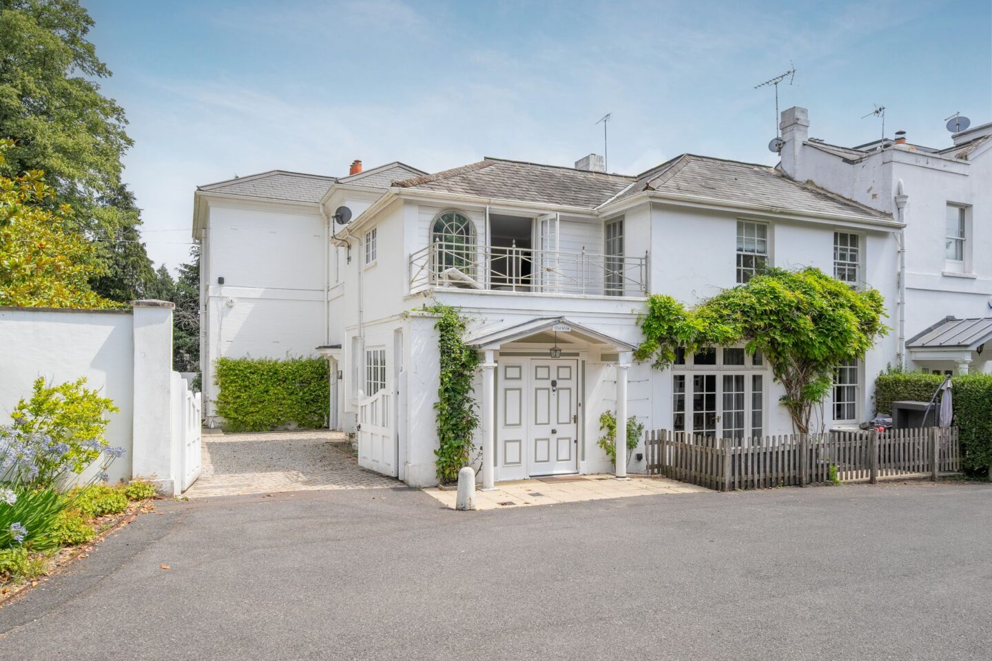 Queens Hill, Ascot